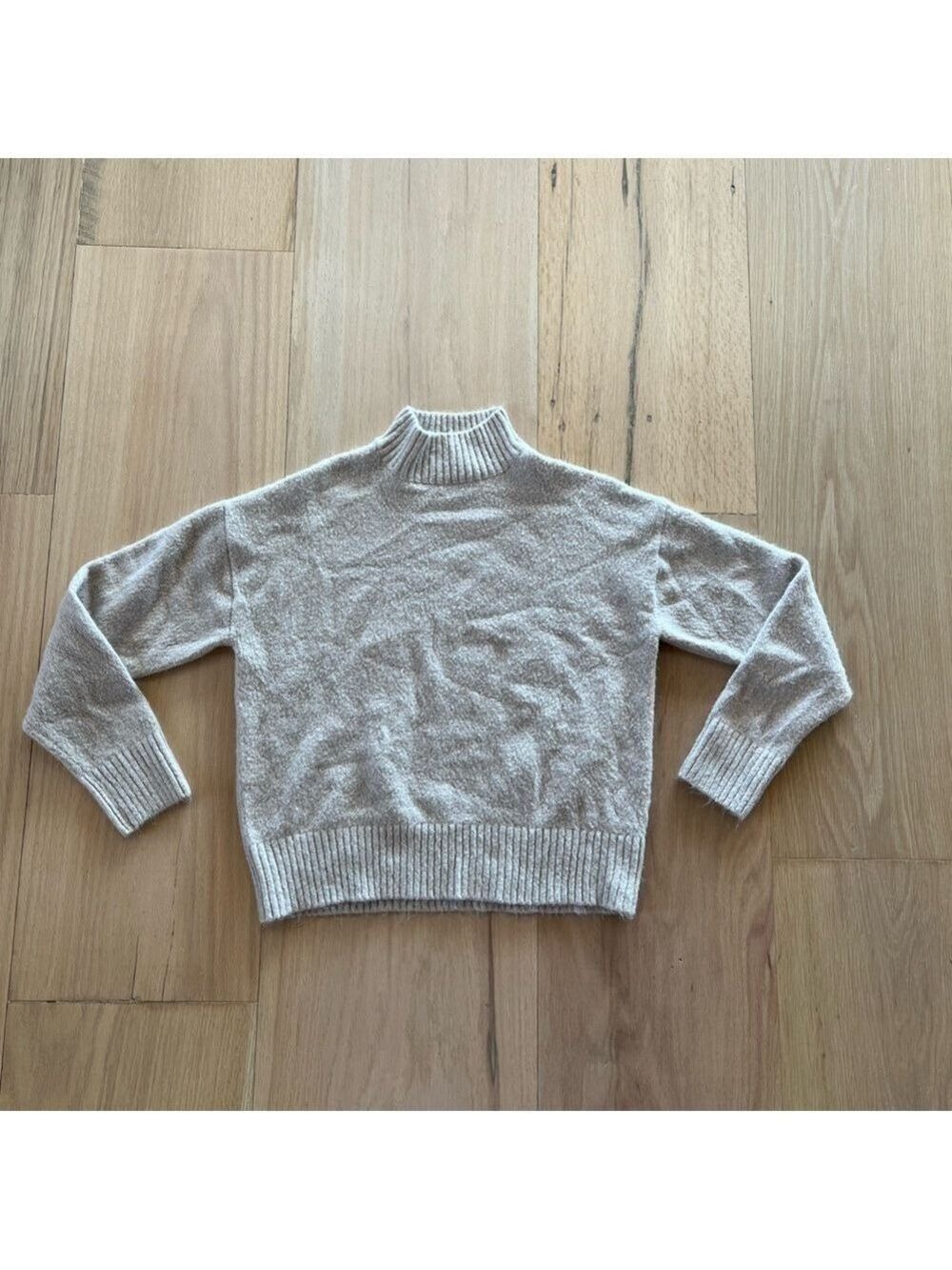 Bershka Beige Wool Long Sleeve Sweater Size Medium